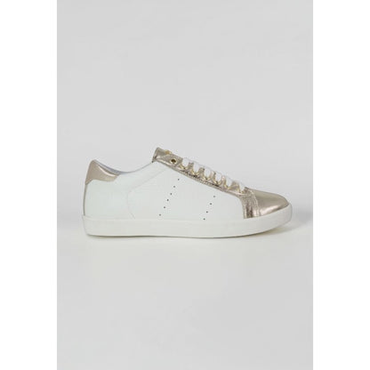 Sneakers Susie